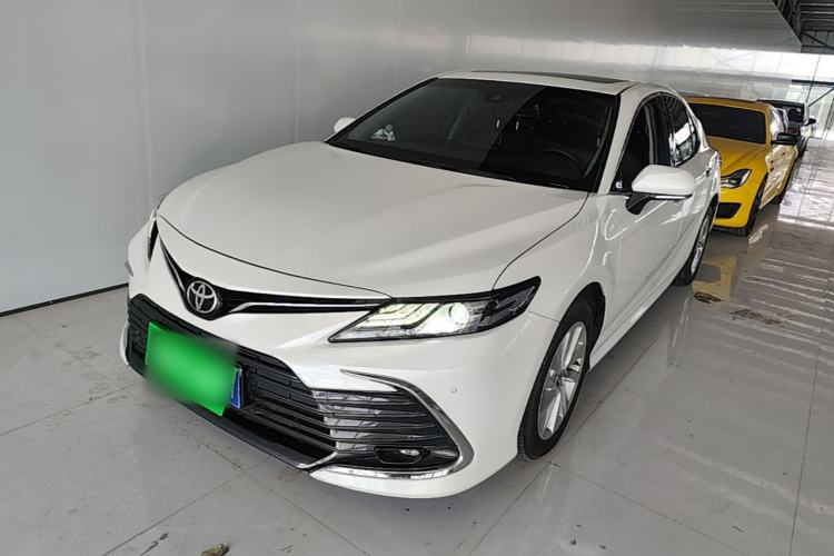 Toyota Camry 2021 — фото 1
