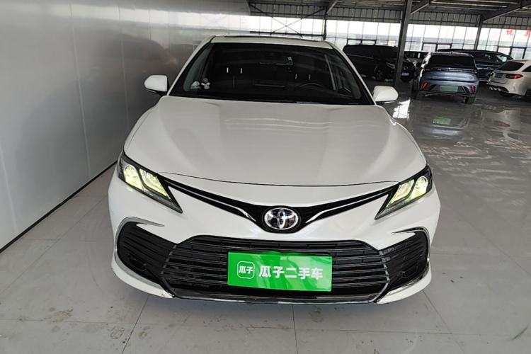 Toyota Camry 2021 — фото 2