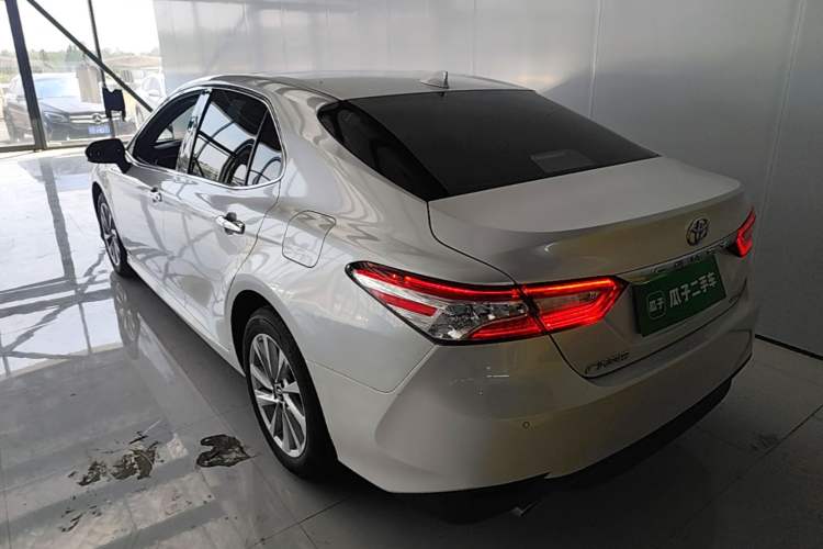 Toyota Camry 2021 — фото 4