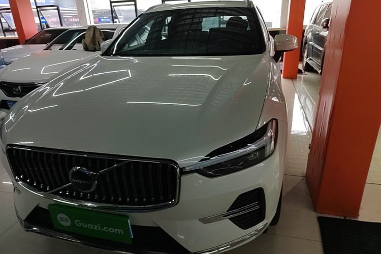 Volvo XC60 2022 — фото 2