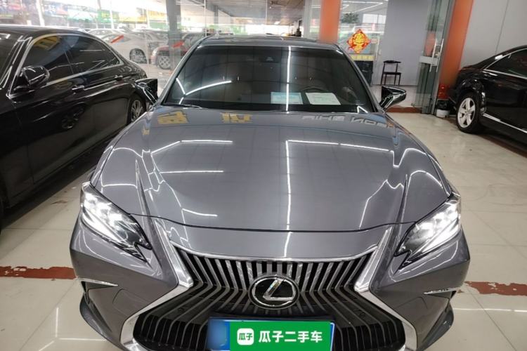 Lexus ES 200 2020 — 2
