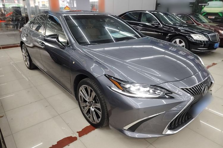 Lexus ES 200 2020 — 3