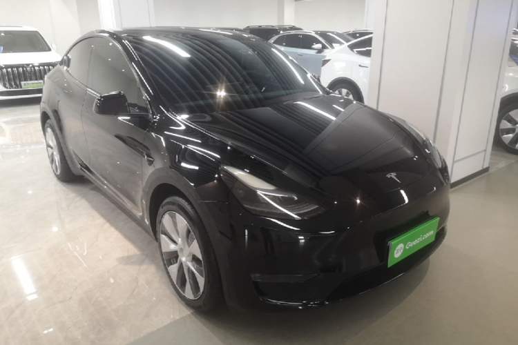 Tesla Model Y 2022 — 3
