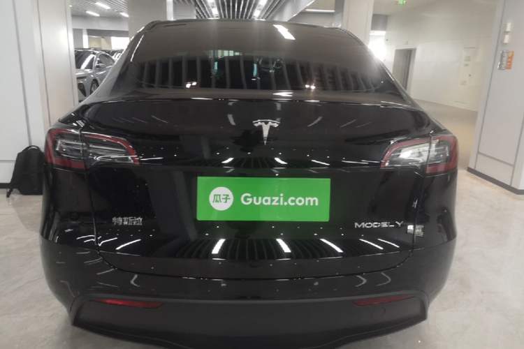 Tesla Model Y 2022 — 5