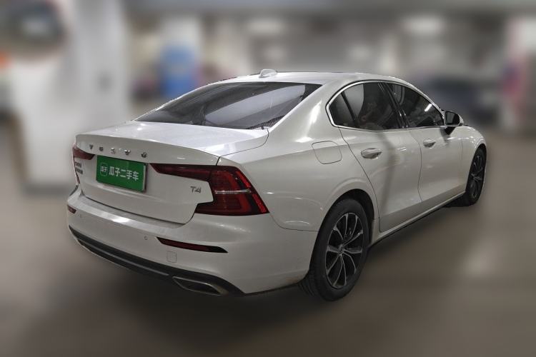 Volvo S60 2021 — 4