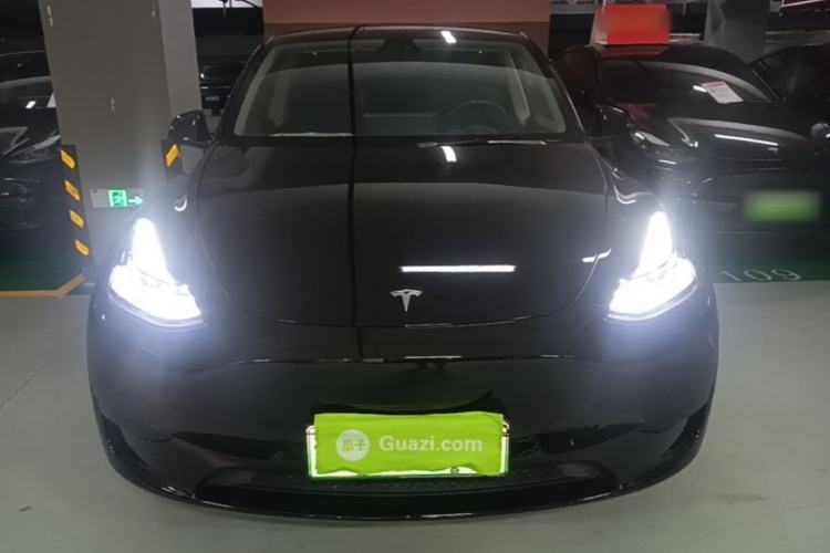 Tesla Model Y 2023 — 2