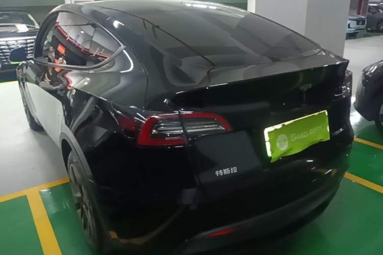 Tesla Model Y 2023 — 4