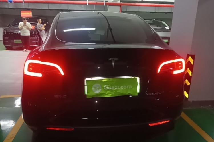 Tesla Model Y 2023 — 5