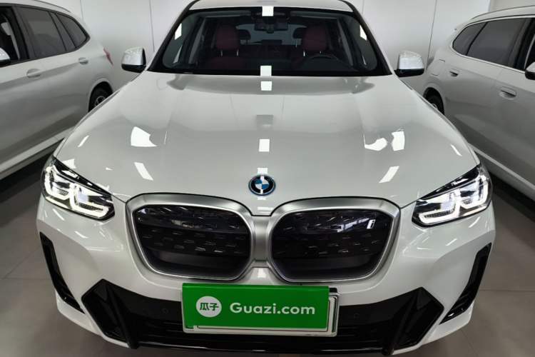 BMW iX3 2024 — 2