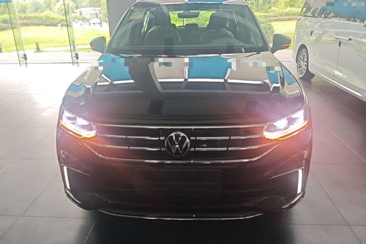 Volkswagen Tiguan L 2023 — фото 2