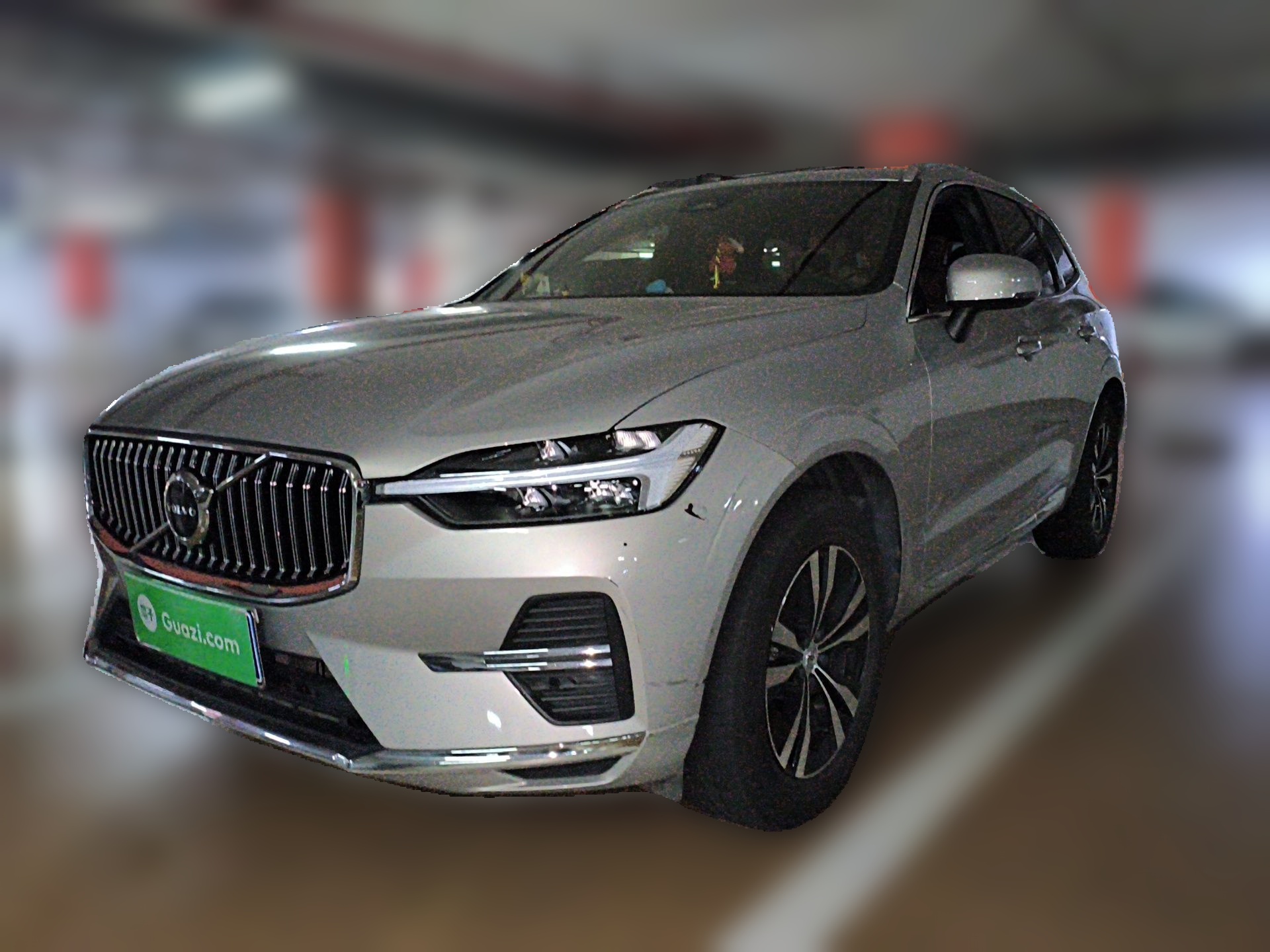 Volvo XC60 2022 — фото 1