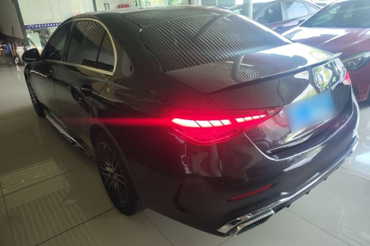 Mercedes-Benz C 260 L 2023 — 4