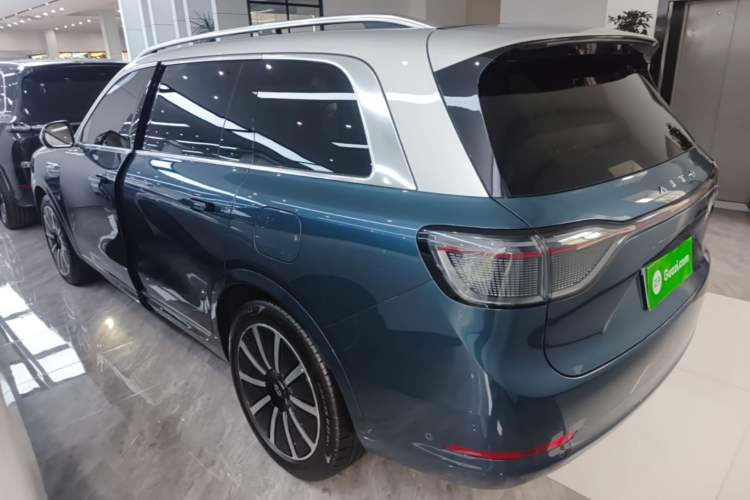 AITO M9 2024 — 4