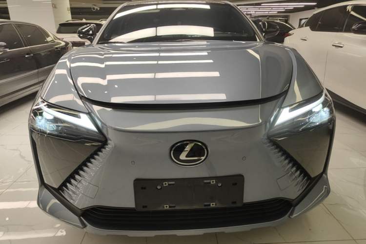 Lexus RZ 450e 2023 — 2