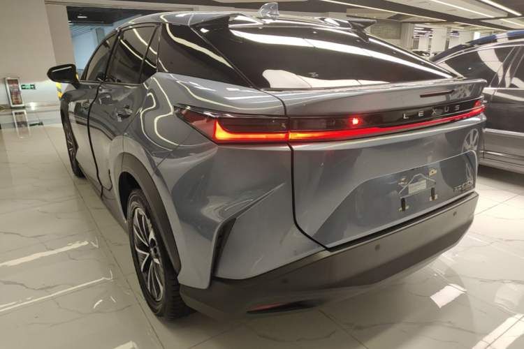 Lexus RZ 450e 2023 — 4