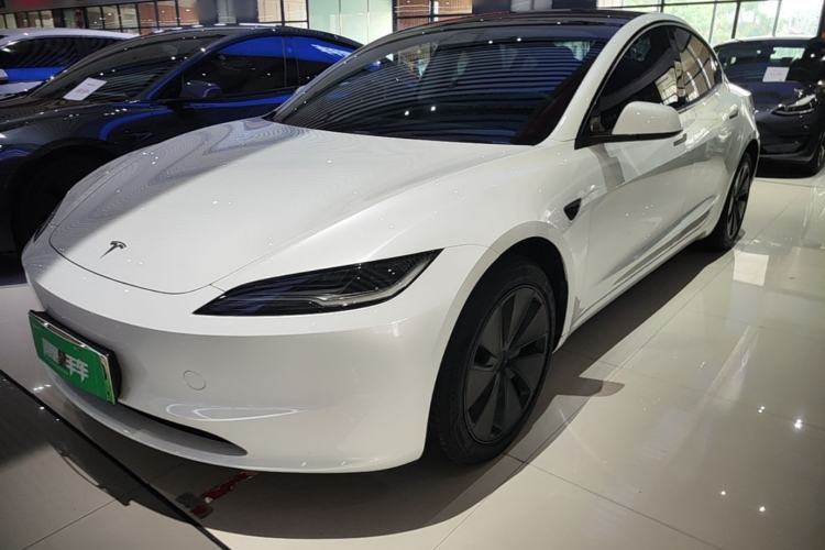 Tesla Model 3 2025 — фото 1