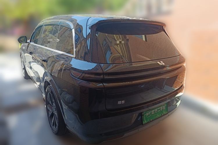 Li Auto L8 2023 — 4