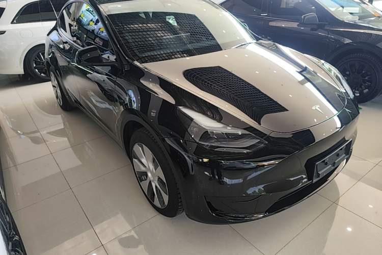 Tesla Model Y 2022 — 3