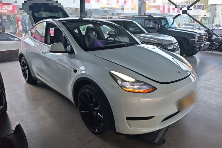 Tesla Model Y 2022 — 3