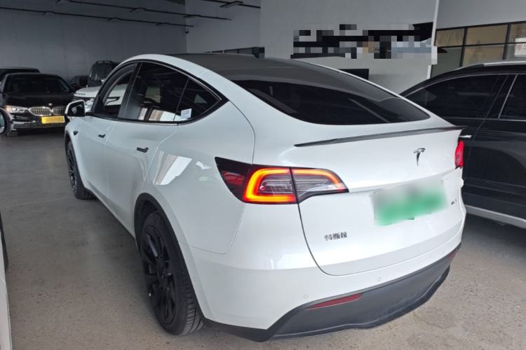 Tesla Model Y 2022 — 4