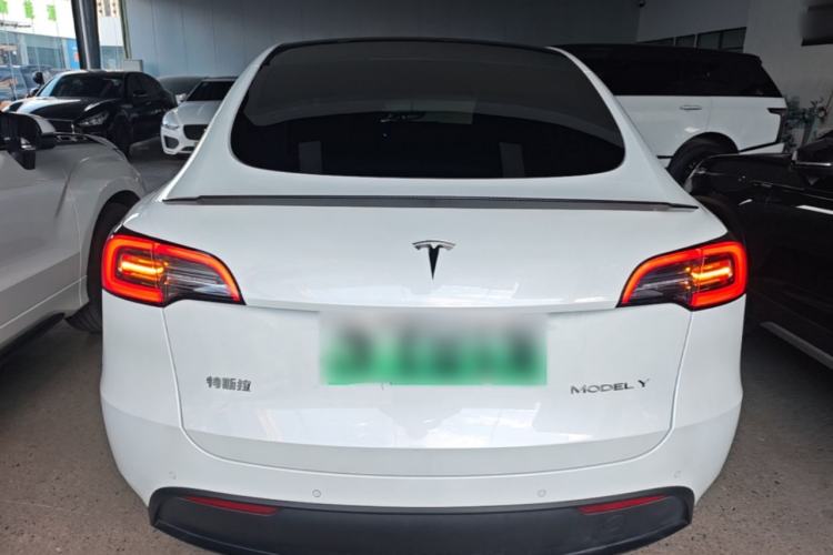 Tesla Model Y 2022 — 5