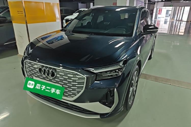 Audi Q4 e-tron 2024 — фото 1