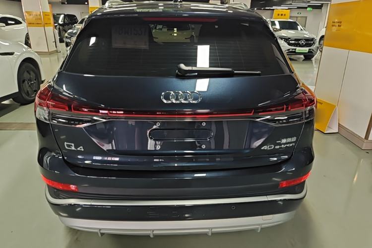 Audi Q4 e-tron 2024 — фото 5