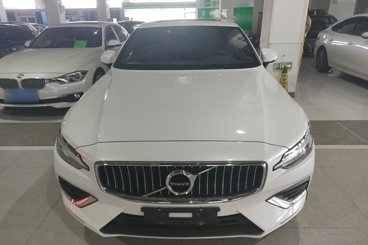 Volvo S60 2022 — 2