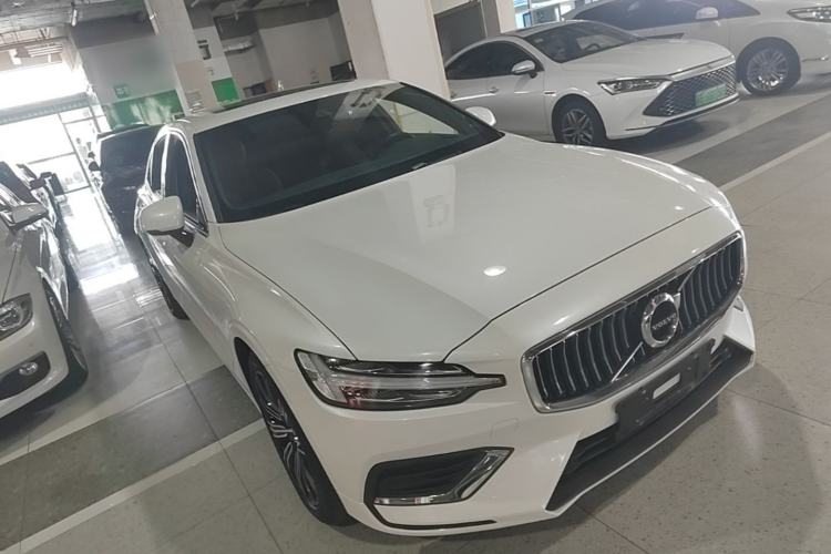 Volvo S60 2022 — 3