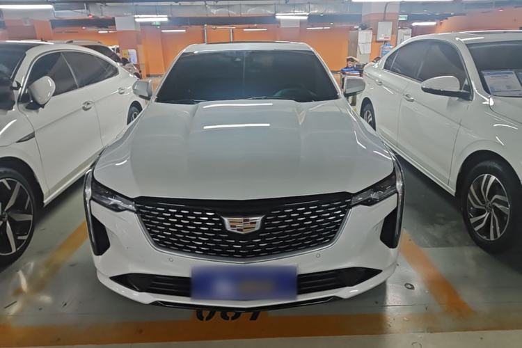 Cadillac CT4 2023 — 2