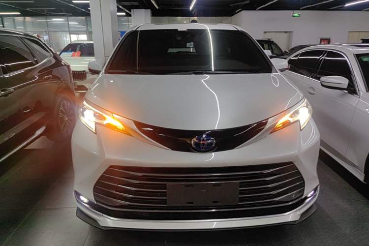 Toyota Sienna 2021 — 2