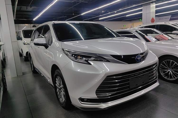 Toyota Sienna 2021 — 3