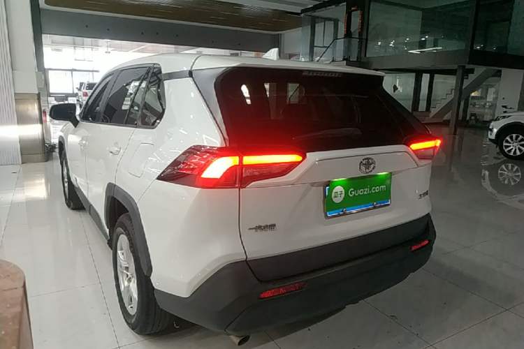 Toyota RAV4 2020 — 4