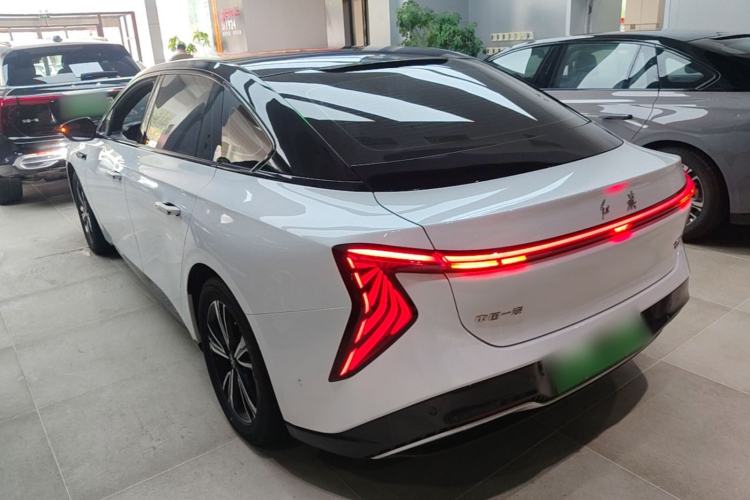 Hongqi EH7 2024 — 4