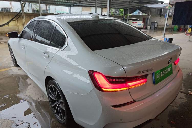 BMW 325Li 2022 — 4