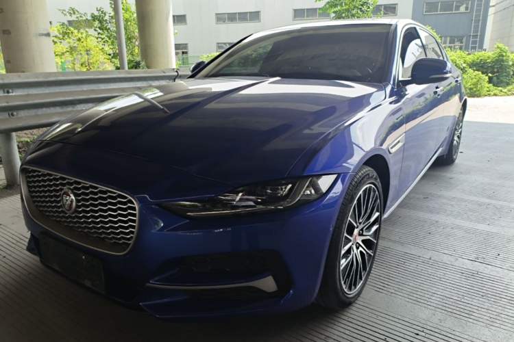 Jaguar XF 2020 — фото 1