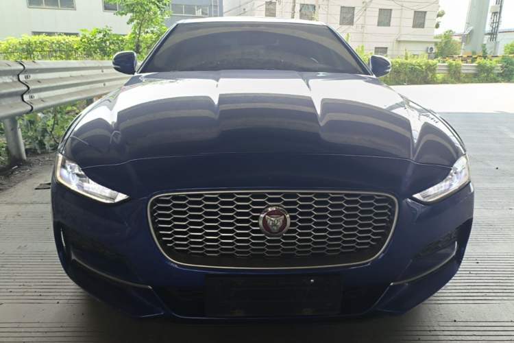 Jaguar XF 2020 — фото 2