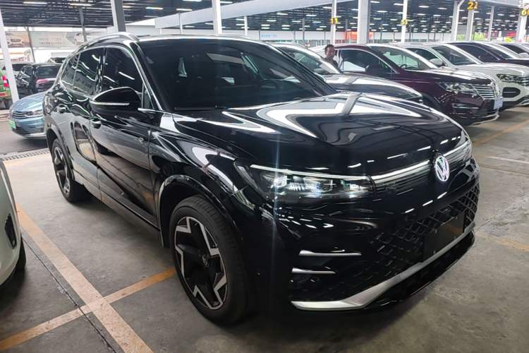 Volkswagen Tiguan L 2024 — 3