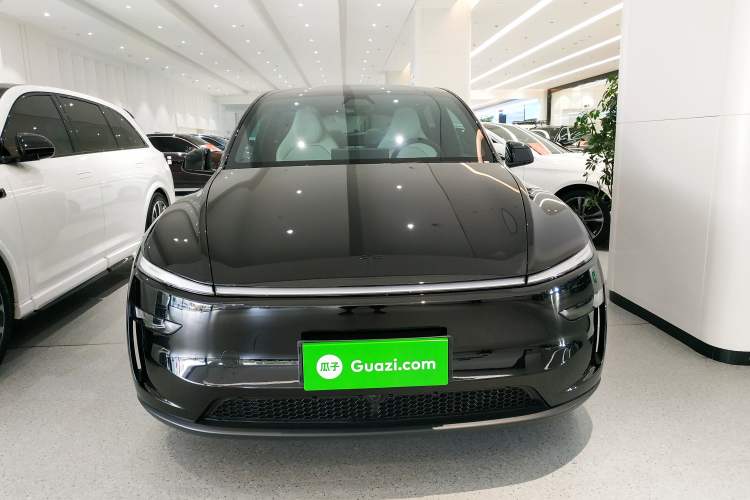 Tesla Model Y L 2025 — 2