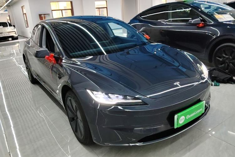 Tesla Model 3 2025 — 3