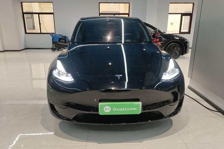 Tesla Model Y 2023 — 2