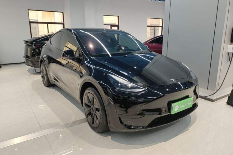 Tesla Model Y 2023 — 3