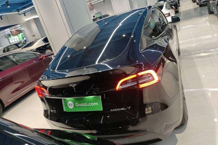 Tesla Model Y 2023 — 5