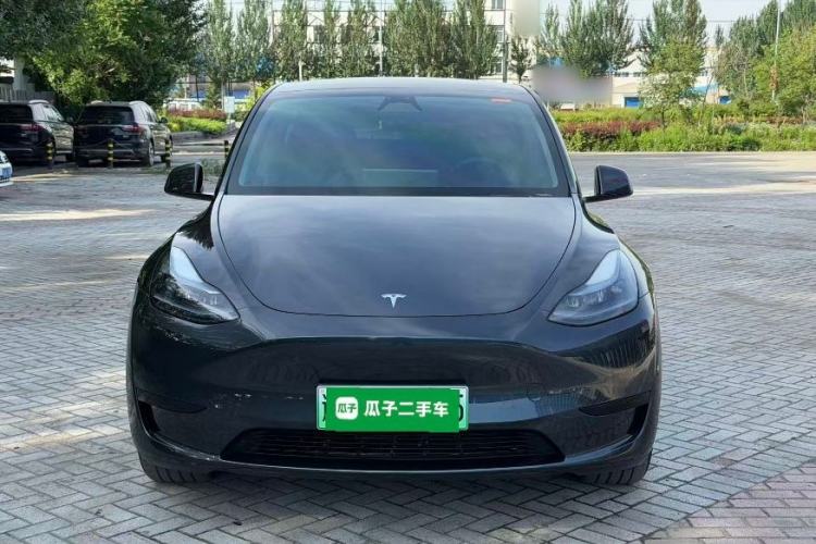 Tesla Model Y 2024 — 2