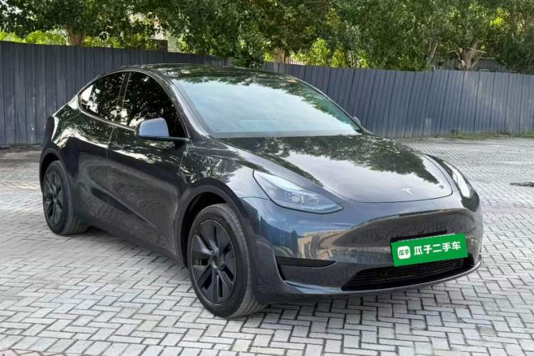 Tesla Model Y 2024 — 3
