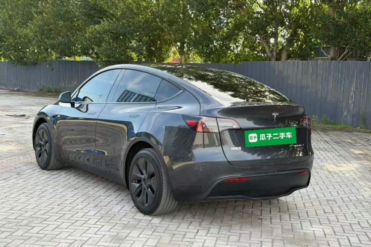 Tesla Model Y 2024 — 4