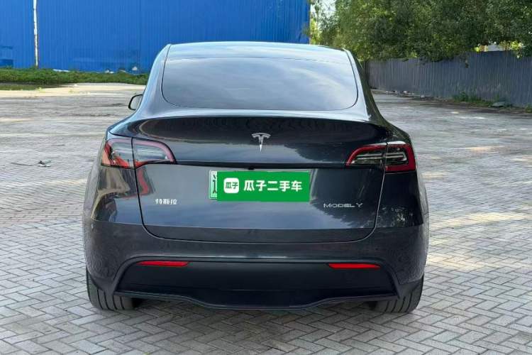 Tesla Model Y 2024 — 5