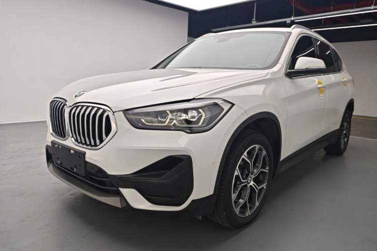 BMW X1 2022 — фото 1