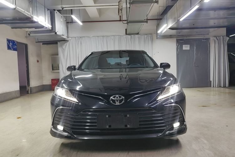 Toyota Camry 2023 — фото 2