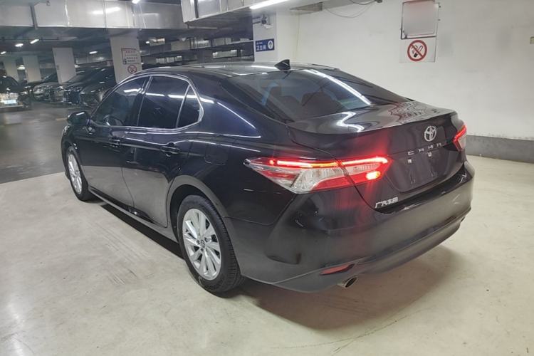 Toyota Camry 2023 — фото 4